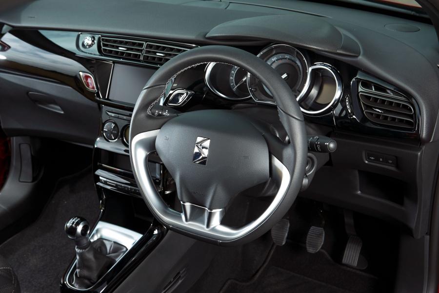 Интерьер DS 3 2016 года  (UK) (фото 12 из 22)